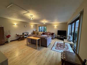 FF SITTING ROOM/BEDROOM- click for photo gallery